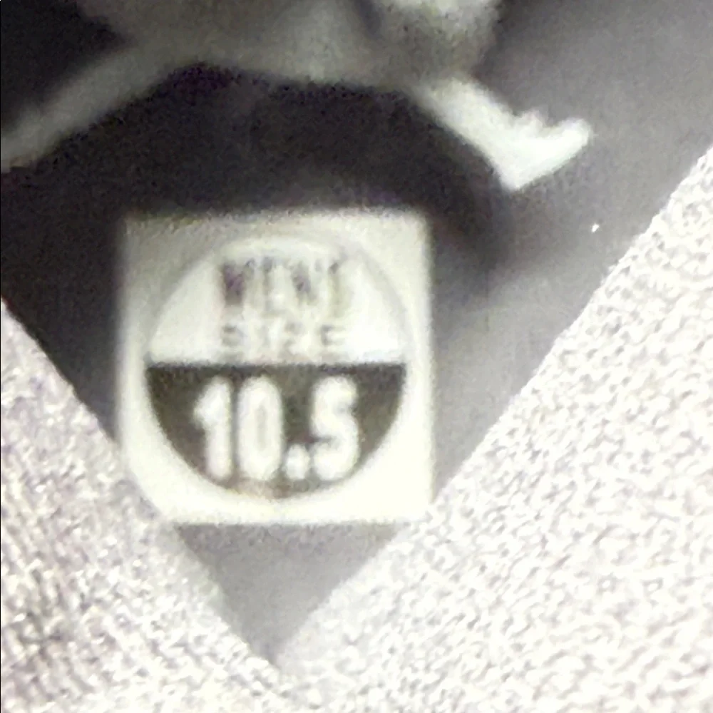 Jordan 11 Retro Grey - Picture 11 of 15